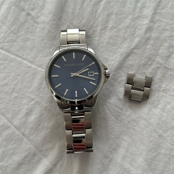 Michael Kors MK8626 Penn Watch With 44mm Blue Face & Silver Bracelet - Picture 4 of 4